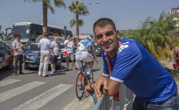 Óscar Pereiro promueve la campaña 'Recicla Vidrio y Pedalea'. 