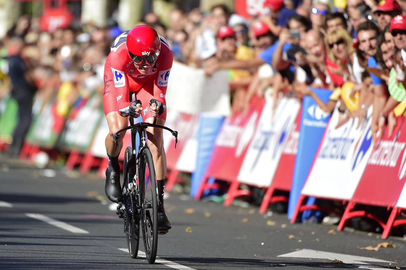 El líder de la Vuelta Ciclista a España ha consolidado su liderato con el triunfo en la contrarreloj que ha acabado en Logroño