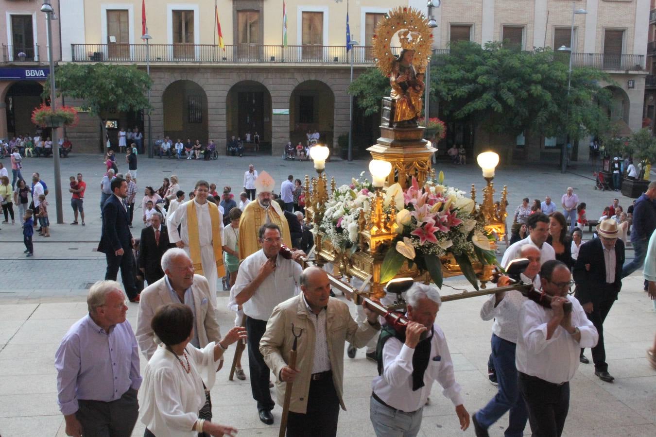 Imágenes de las vaquillas y de la procesión de las fiestas de Alfaro.