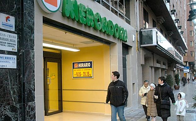 Reapertura del Mercadona de avenida de La Paz