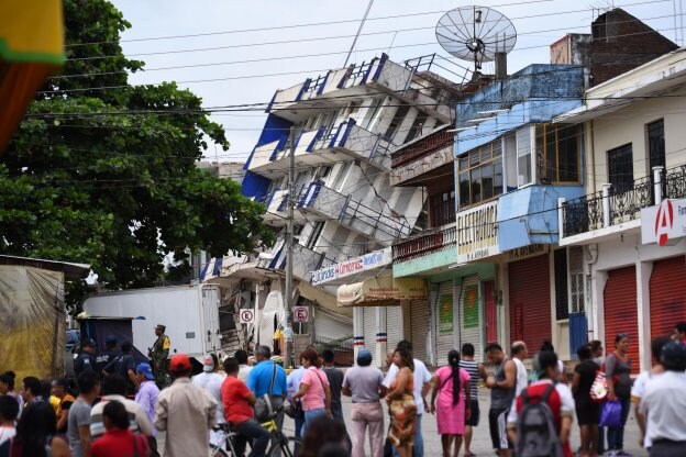 El terremoto derribó el hotel Ane Centro en el municipio de Matías Romero, Oaxaca. :: efe