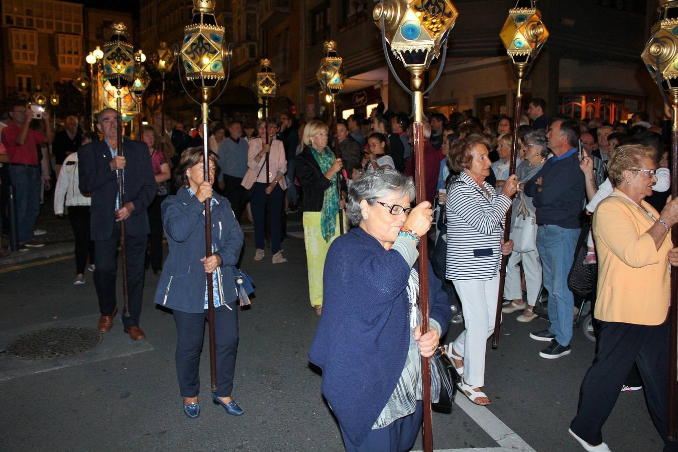 La procesión nocturna volvió a ser el acto más multitudinario y solemne de la fiestas en Haro.