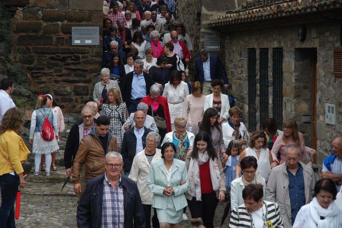 Imágenes de la procesión que se celebró en Cornago en honor a la Virgen de la Soledad.