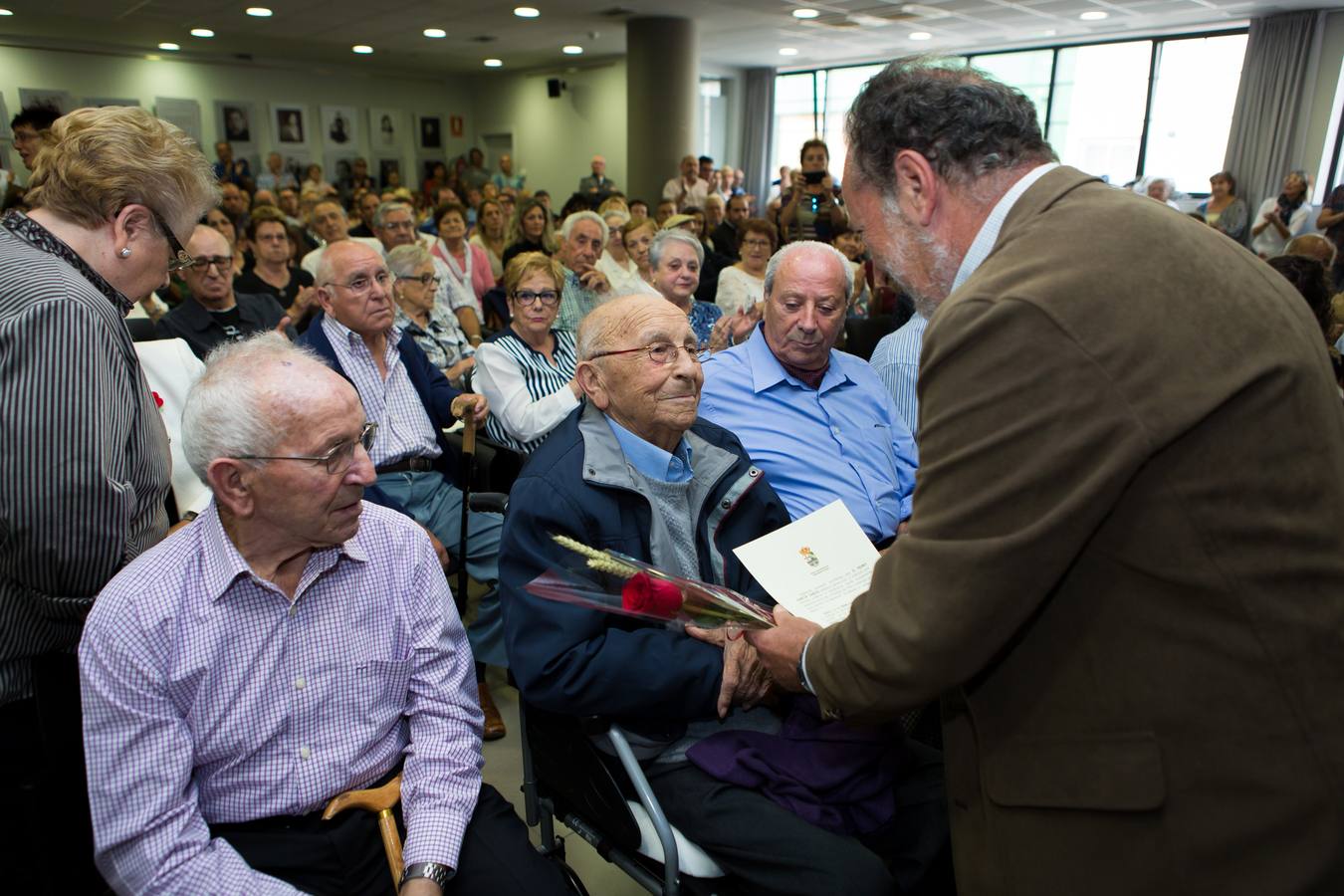 Villamediana tributó un homenaje a sus vecinos fusilados en 1936, que contó con el apoyo de todos los partidos