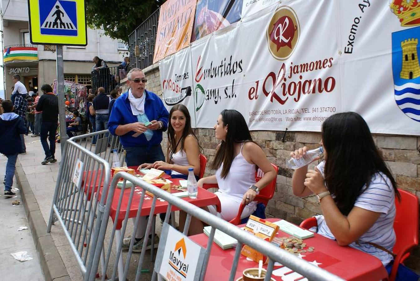La peña Virgen de los Parrales de Baños de Río Tobía repartió el domingo cerca de 14.000 bocadillos del embutido bañejo con motivo de la celebración de su XLIV festival de exaltación de la chacina bañeja