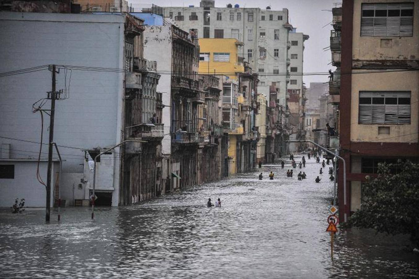 1,7 millones de personas han sido evacuadas en el país caribeño.