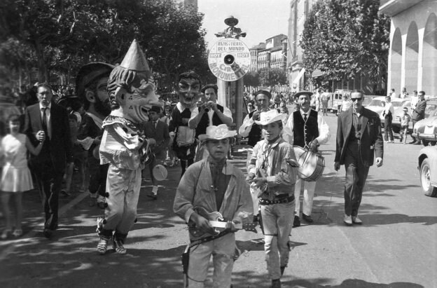 Aquellas fiestas: desfile por El Espolón