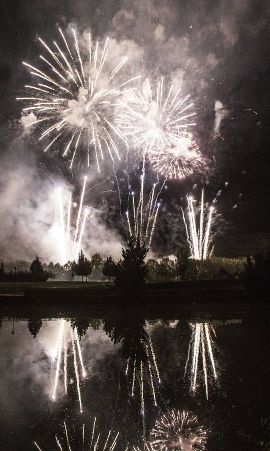 El cielo de Logroño se iluminó con los primeros fuegos artificiales de las fiestas