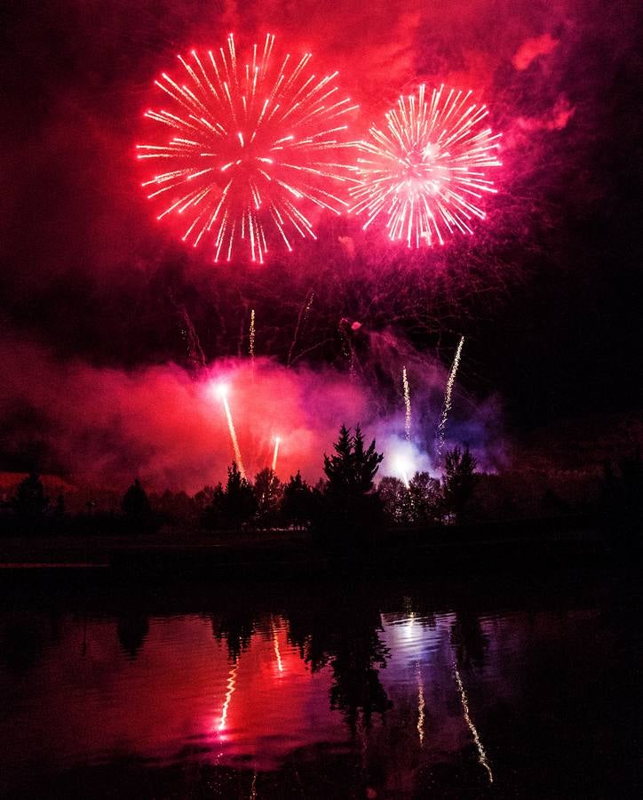 El cielo de Logroño se iluminó con los primeros fuegos artificiales de las fiestas