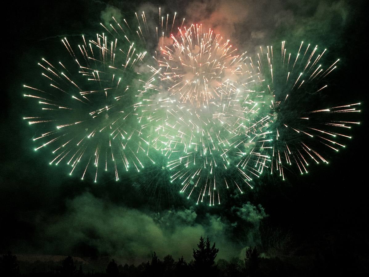 El cielo de Logroño se iluminó con los primeros fuegos artificiales de las fiestas