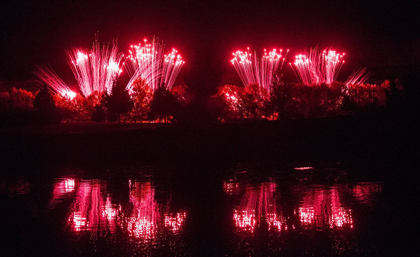 El cielo de Logroño se iluminó con los primeros fuegos artificiales de las fiestas