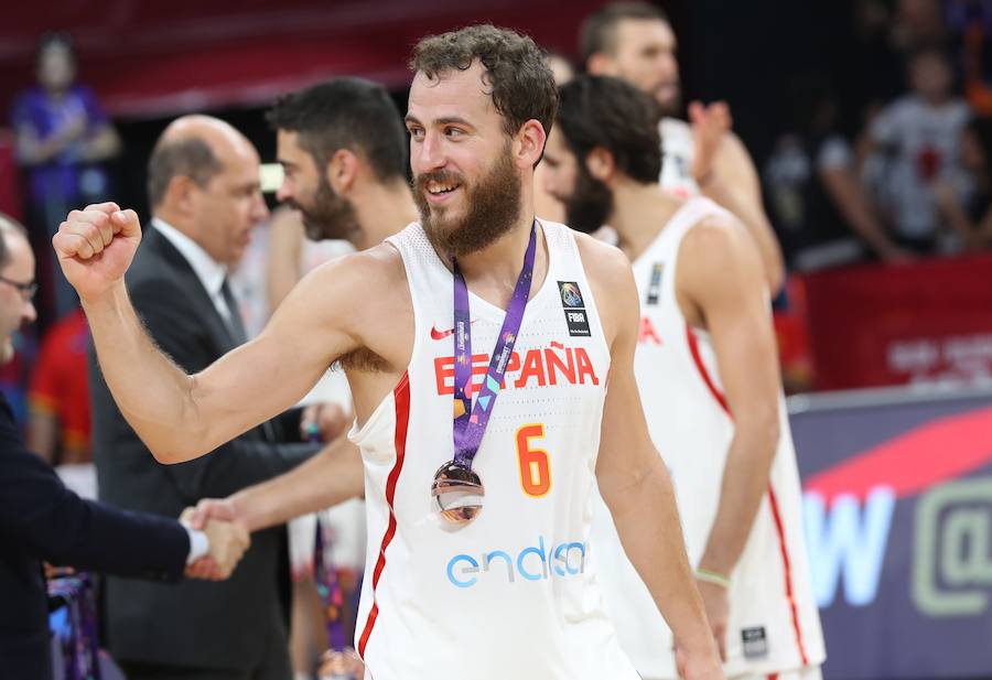 La selección española de baloncesto venció a Rusia en el duelo por el metal y último encuentro de Juan Carlos Navarro como internacional.