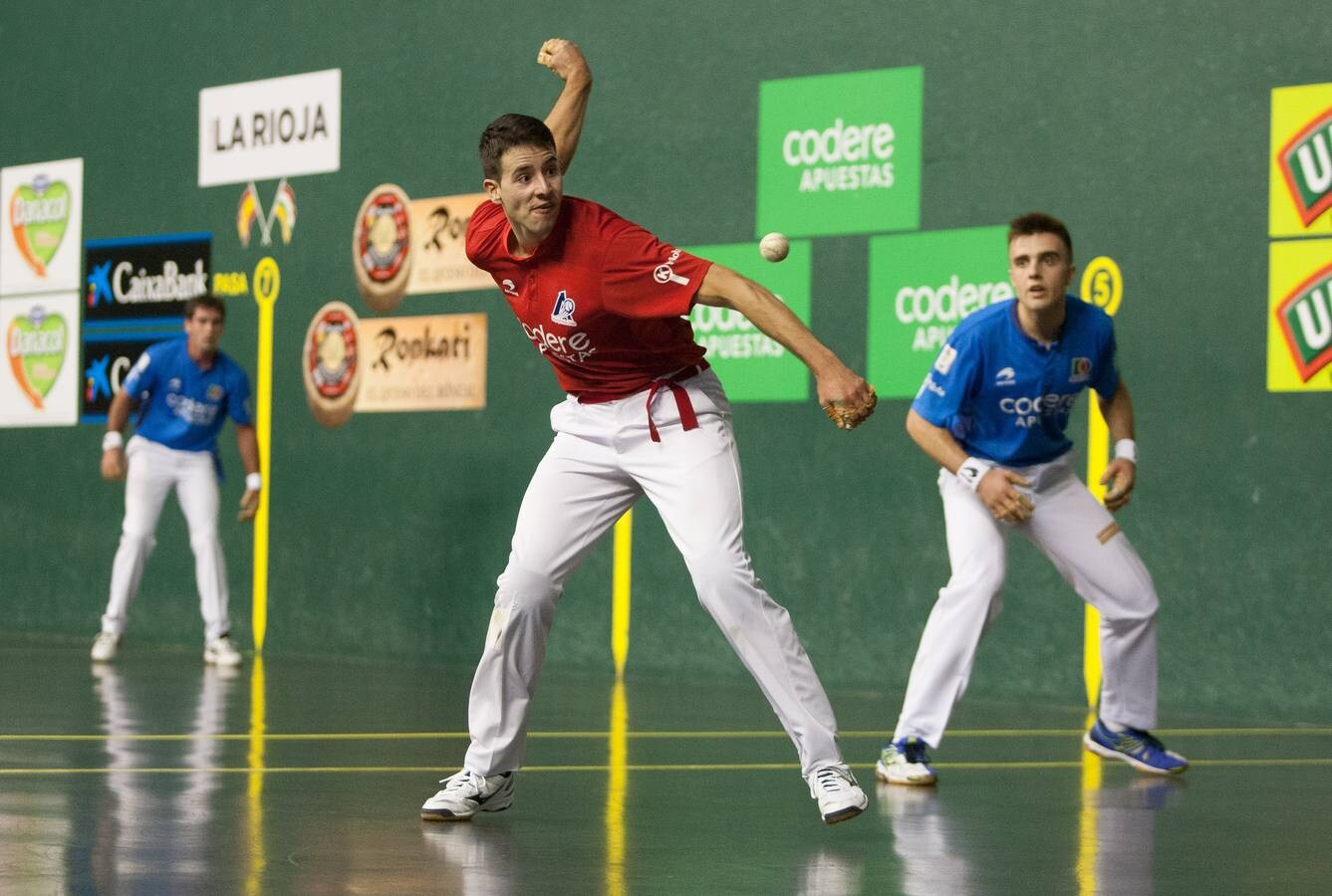 Víctor y Rezusta logran el primer punto de la feria a costa del hundimiento de Bengoetxea VI y Merino II