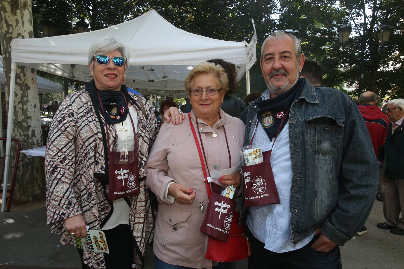 La federación de peñas de Logroño celebró en El Espolón la degustación de vinos y pinchos