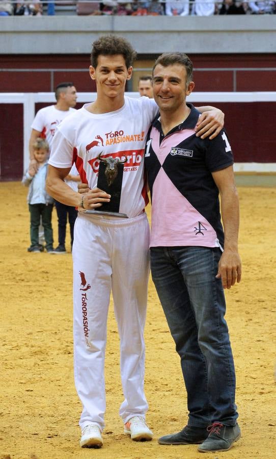 Pablo Martín gana la semifinal del concurso de recortadores