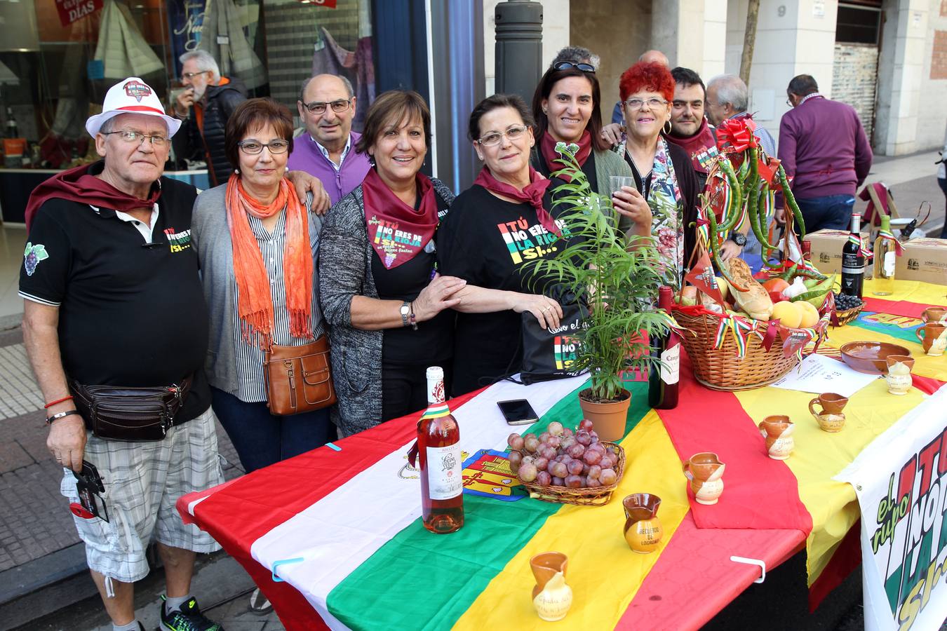 Gran ambiente y mejores guisos en el X Concurso de Calderetas que se ha celebrado en la calle Gonzalo de Berceo.