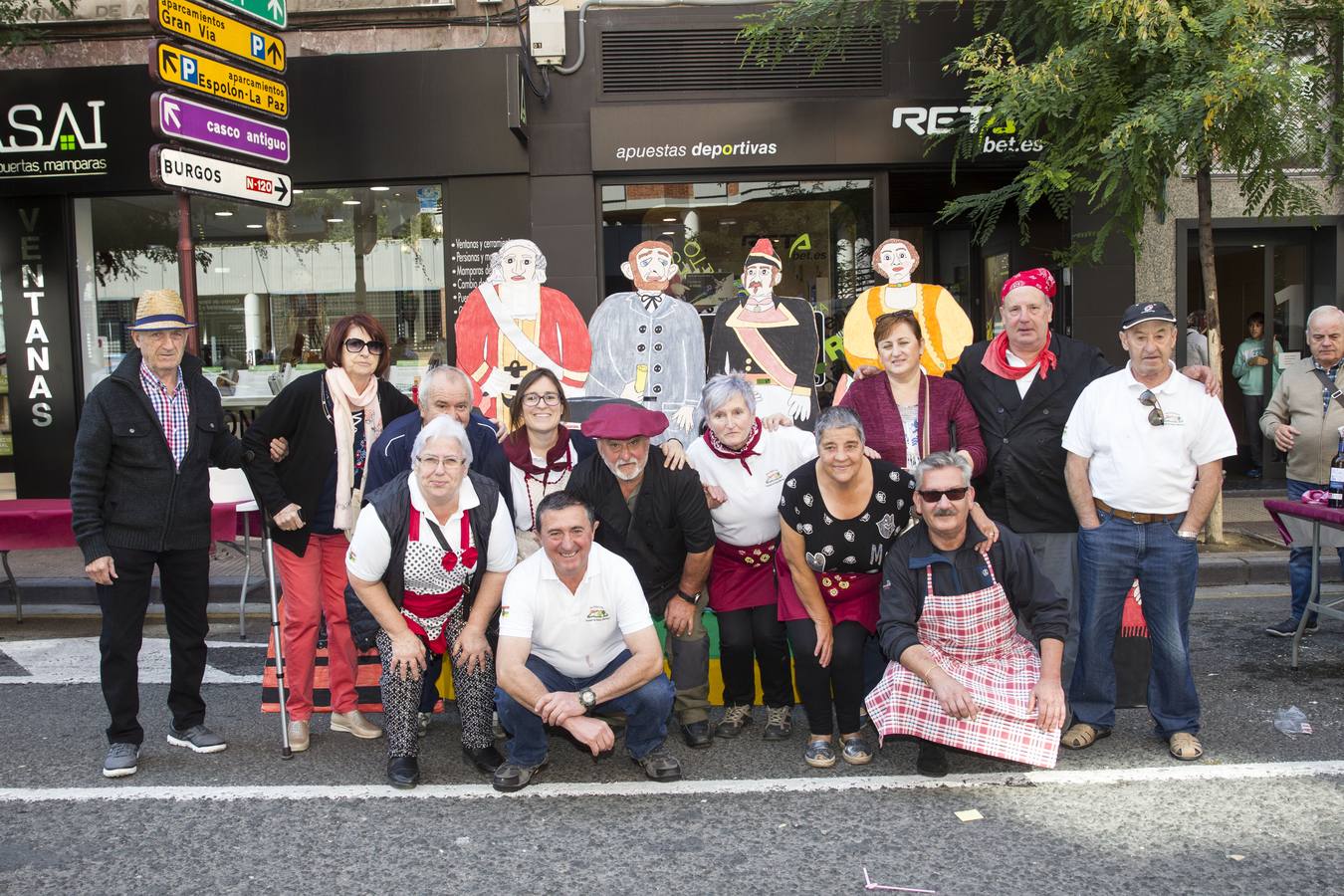 Gran ambiente y mejores guisos en el X Concurso de Calderetas que se ha celebrado en la calle Gonzalo de Berceo.