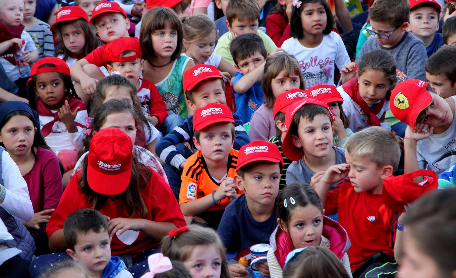 Los niños disfrutaron de lo lindo con las aventuras de Gortorito, Rosalinda y la bruja Ciriaca.