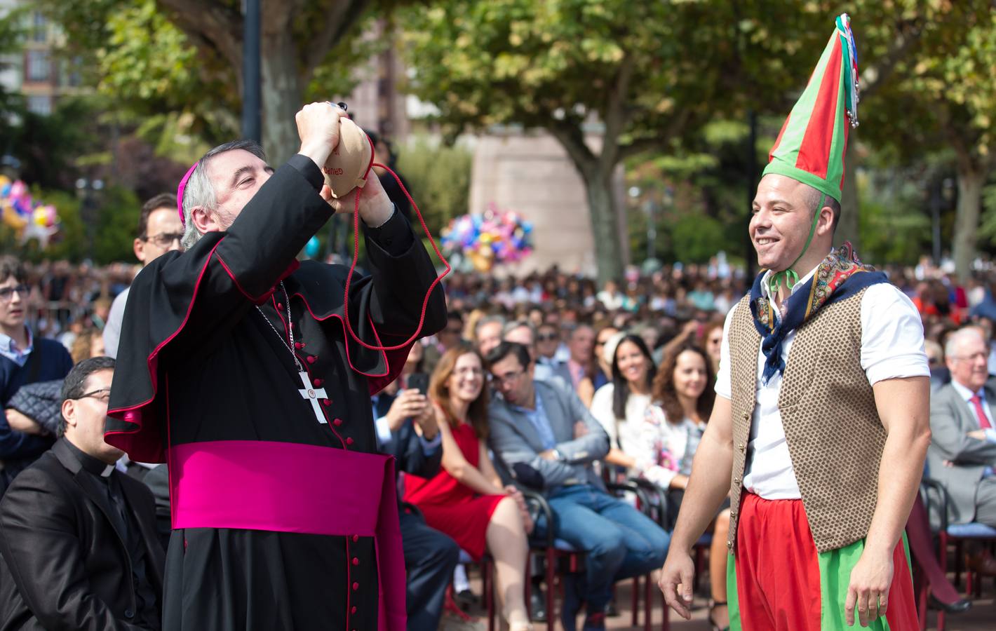 El Espolón vivió la ofrenda ofrenda del primer mosto a la Virgen de Valvanera, patrona de La Rioja, en el principal acto institucional de las Fiestas de San Mateo y de la Vendimia Riojana 