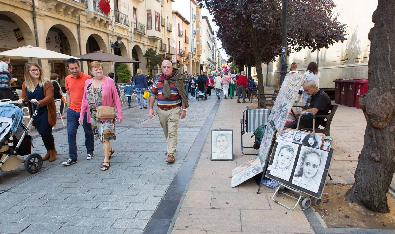 Muchos espectáculos t gran ambiente en las calles logroñesas.