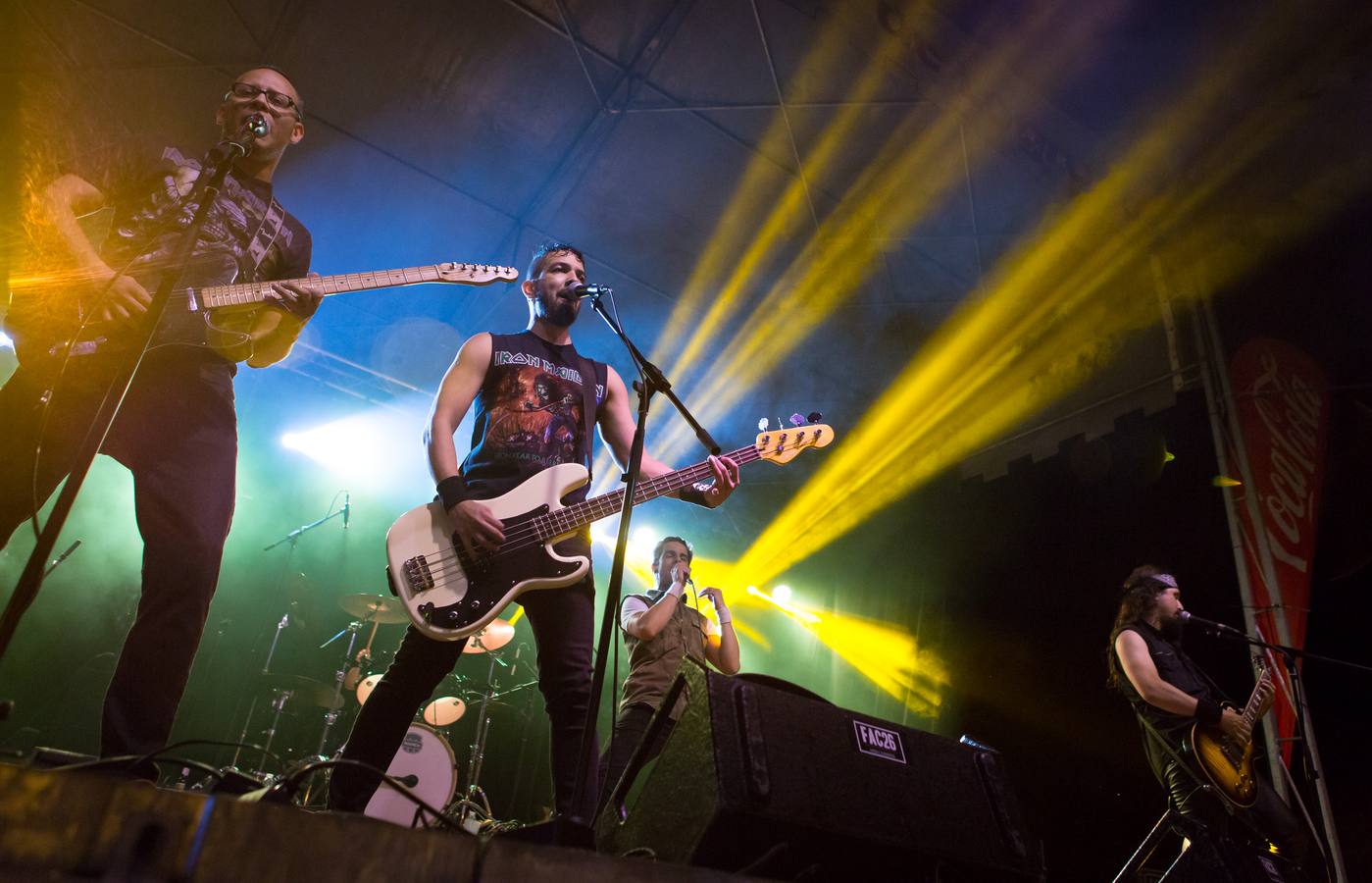 Llenazo en el Espacio Peñas que se llenó de amantes del heavy para disfrutar de estas tres bandas tributo..