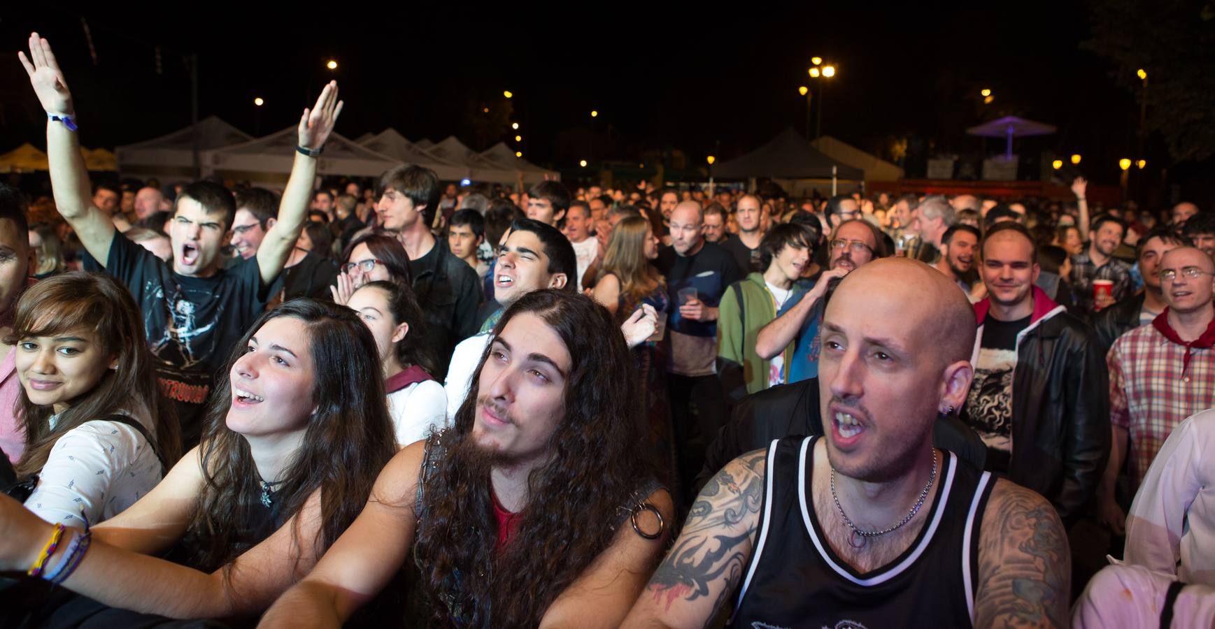 Llenazo en el Espacio Peñas que se llenó de amantes del heavy para disfrutar de estas tres bandas tributo..