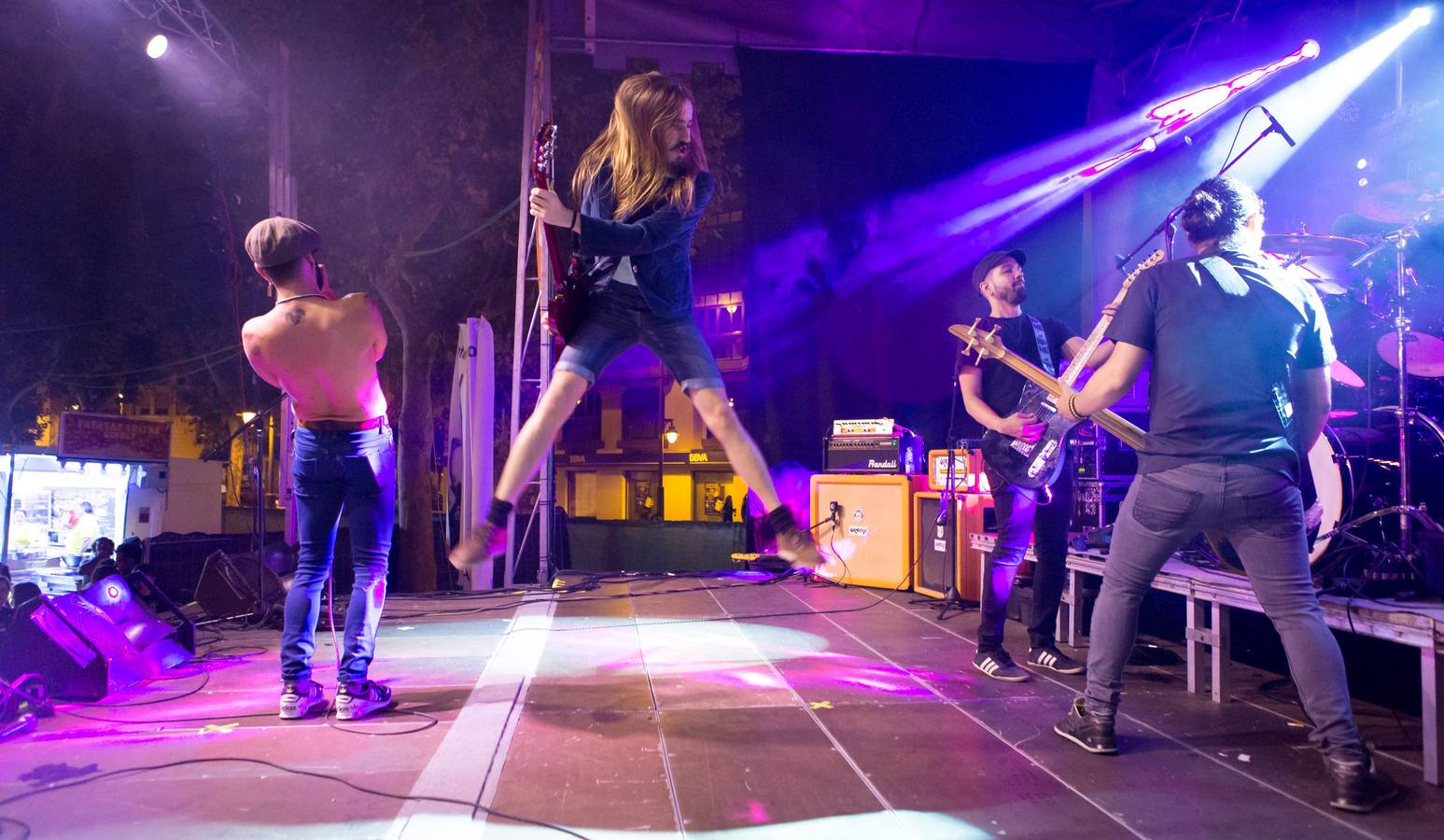 Llenazo en el Espacio Peñas que se llenó de amantes del heavy para disfrutar de estas tres bandas tributo..