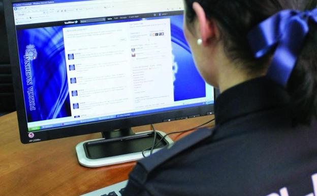 La Policía Nacional interroga a una decena de personas por crear 'espejos' de la web del 1-O