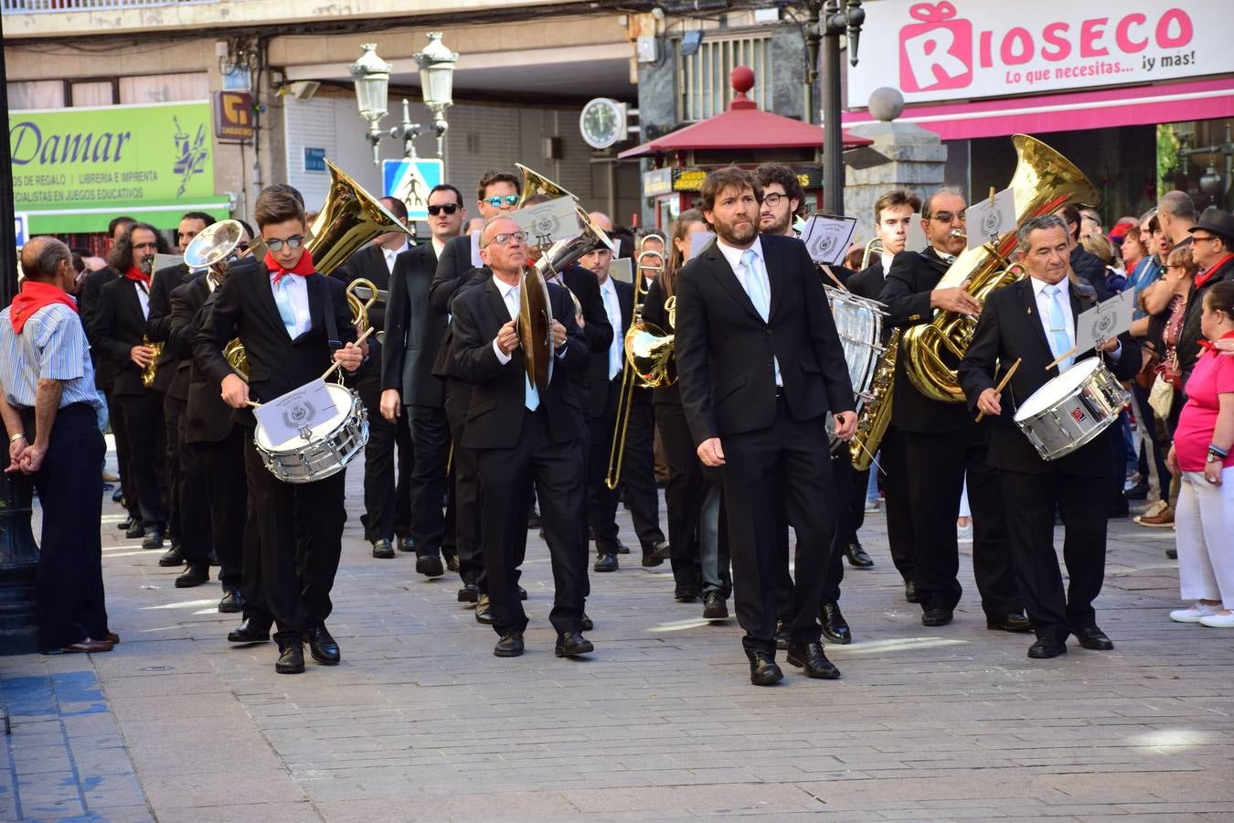 Celebras sus fiestas en honor a San Cosme y San Damián