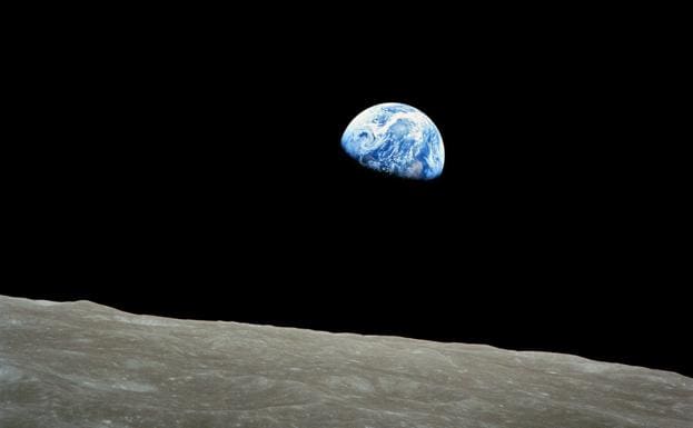 Imagen del planeta Tierra desde la luna.