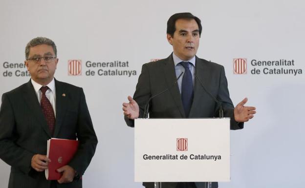 El secretario de Estado de Seguridad, José Antonio Nieto (d) junto al delegado del Gobierno en Cataluña, Enric Millo.