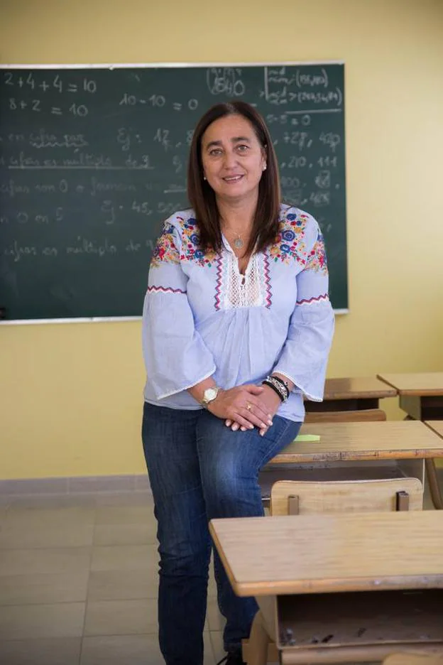 María Jesús Sauca Fernández posa en un aula. :: ANDREA ARAGÓN