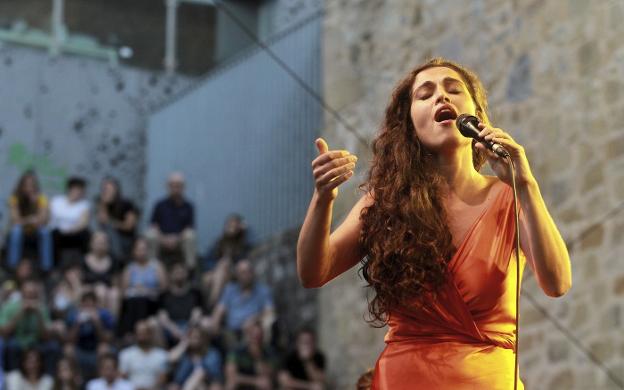 La cantante Sílvia Pérez Cruz en concierto. :: juan herrero/efe