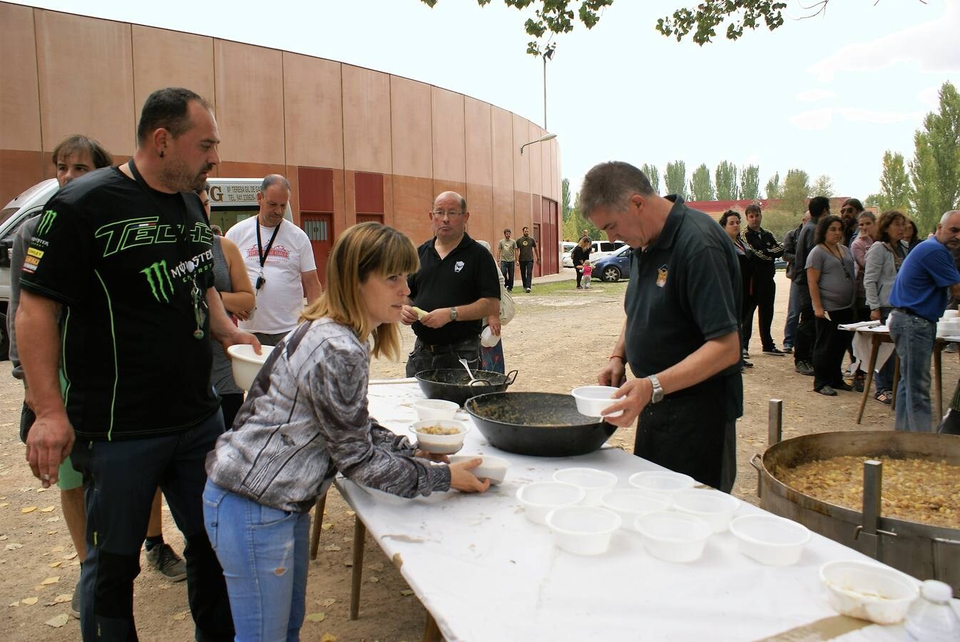 El municipio acoge las Ferias de San Miguel -maquinaria agrícola, industrial y automoción- y en su segunda jornada se oudo ver una muestra de animales y se disfrutaron las calderetas