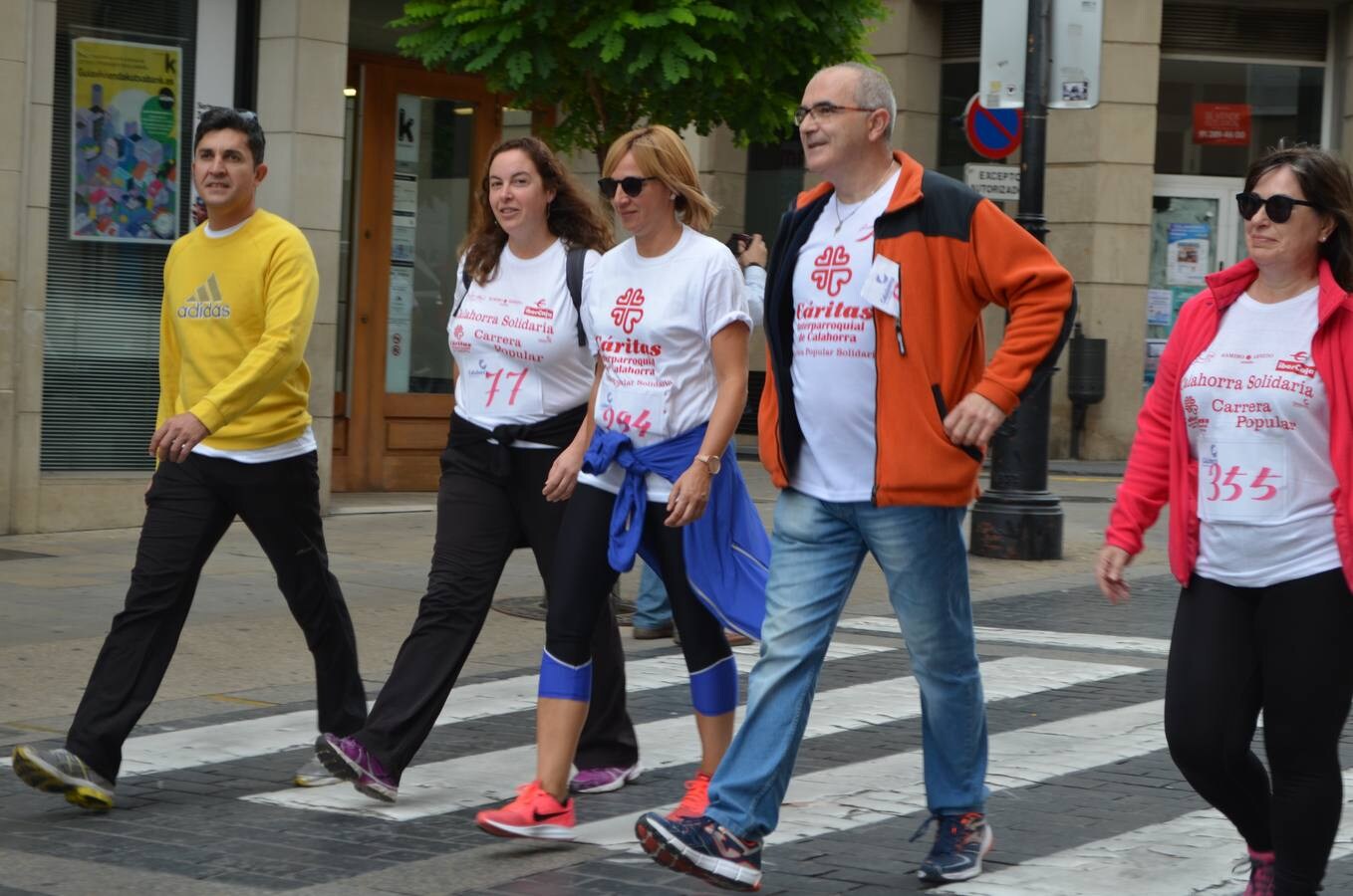 Muchos de los corredores participaron en familia en este evento deportivo y solidario