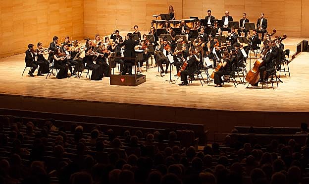 La orquesta durante el concierto de ayer. :: fotografías díaz uriel
