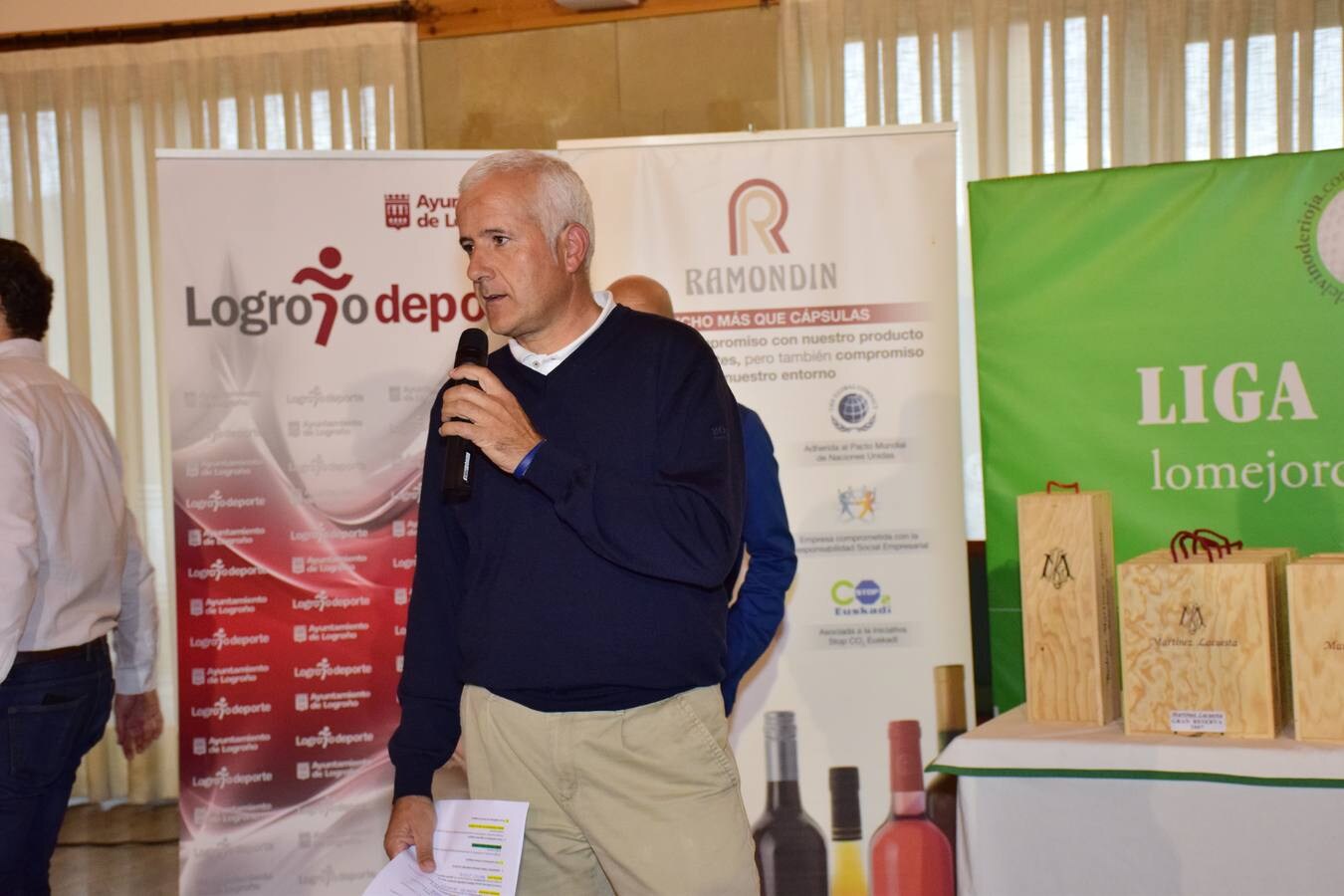 Tras la jornada de juego, los participantes pudieron disfrutar de la cata de dos vinos de Bodegas Martínez Lacuesta.