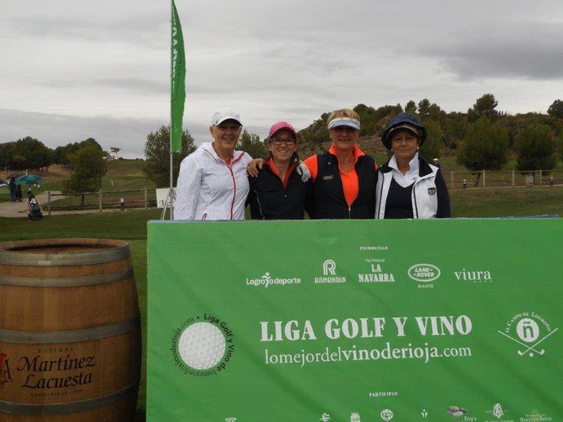 Fotos de la salida de los jugadores participantes en el Torneo Martínez Lacuesta, de la Liga de Golf y Vino de lomejordelvinoderioja.com.