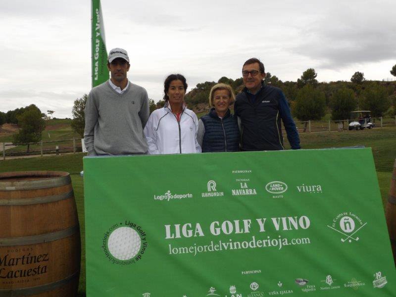 Fotos de la salida de los jugadores participantes en el Torneo Martínez Lacuesta, de la Liga de Golf y Vino de lomejordelvinoderioja.com.