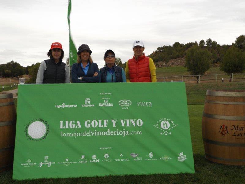 Fotos de la salida de los jugadores participantes en el Torneo Martínez Lacuesta, de la Liga de Golf y Vino de lomejordelvinoderioja.com.