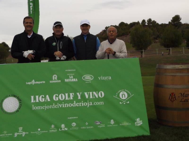 Fotos de la salida de los jugadores participantes en el Torneo Martínez Lacuesta, de la Liga de Golf y Vino de lomejordelvinoderioja.com.