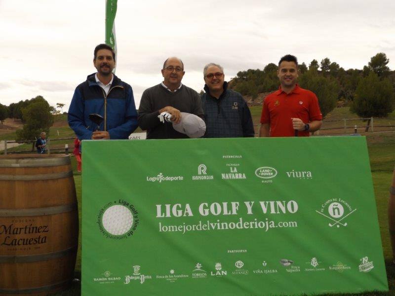 Fotos de la salida de los jugadores participantes en el Torneo Martínez Lacuesta, de la Liga de Golf y Vino de lomejordelvinoderioja.com.