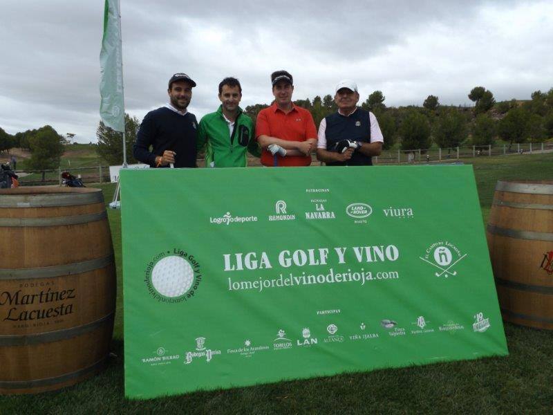 Fotos de la salida de los jugadores participantes en el Torneo Martínez Lacuesta, de la Liga de Golf y Vino de lomejordelvinoderioja.com.