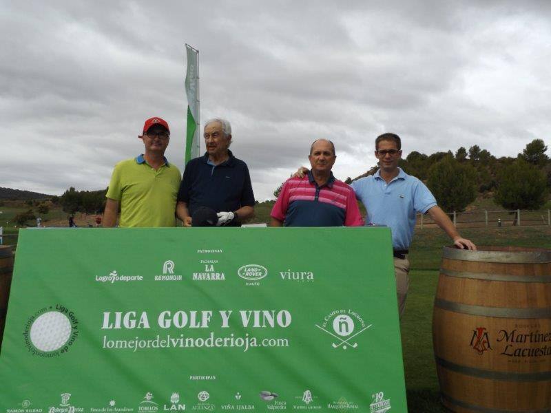 Fotos de la salida de los jugadores participantes en el Torneo Martínez Lacuesta, de la Liga de Golf y Vino de lomejordelvinoderioja.com.