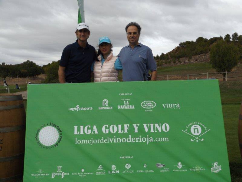 Fotos de la salida de los jugadores participantes en el Torneo Martínez Lacuesta, de la Liga de Golf y Vino de lomejordelvinoderioja.com.