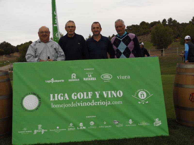 Fotos de la salida de los jugadores participantes en el Torneo Martínez Lacuesta, de la Liga de Golf y Vino de lomejordelvinoderioja.com.