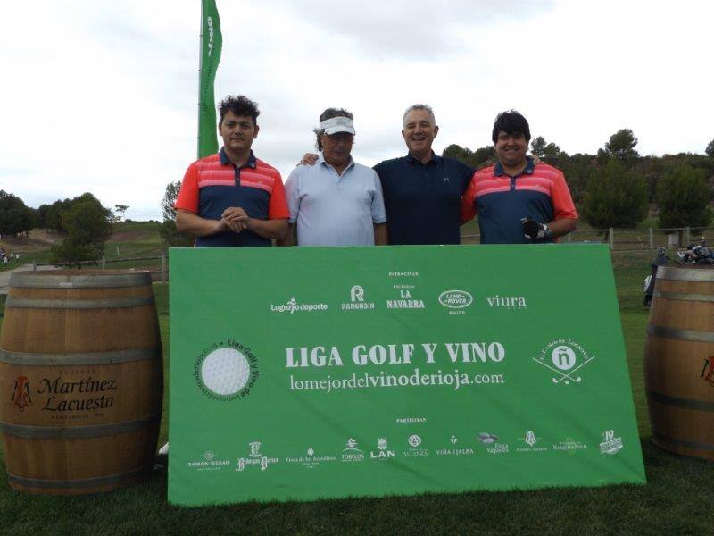 Fotos de la salida de los jugadores participantes en el Torneo Martínez Lacuesta, de la Liga de Golf y Vino de lomejordelvinoderioja.com.