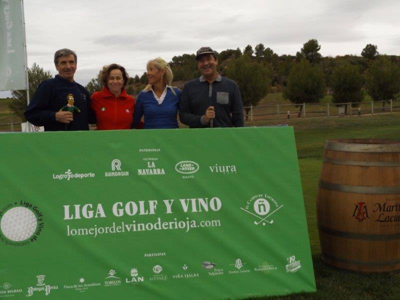 Fotos de la salida de los jugadores participantes en el Torneo Martínez Lacuesta, de la Liga de Golf y Vino de lomejordelvinoderioja.com.