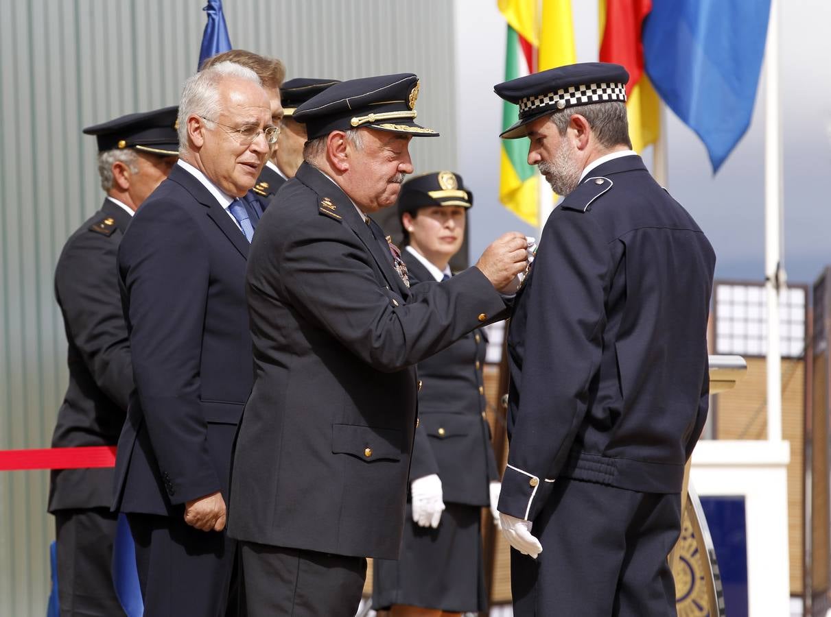 Se ha hecho entrega de reconocimientos al mérito policial y homenaje a los agentes fallecidos en acto de servicio