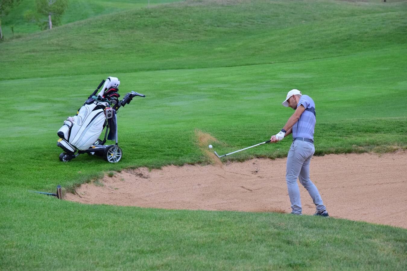 Los participantes en el torneo disfrutaron de una gran jornada de golf.